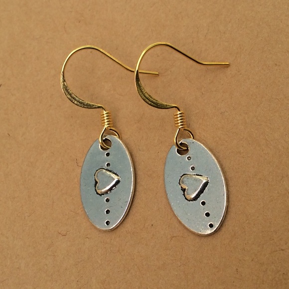 Handcrafted Silver Heart Sundance Charm Earrings - Picture 5 of 12